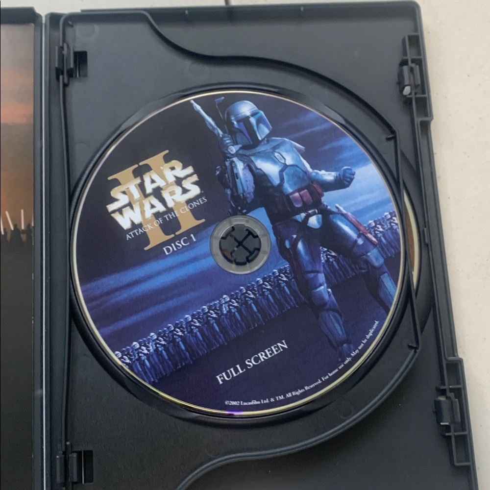 Star Wars Blu-ray and DVD Set - The Force Awakens and Attack Of The Clones - Picture 5 of 6